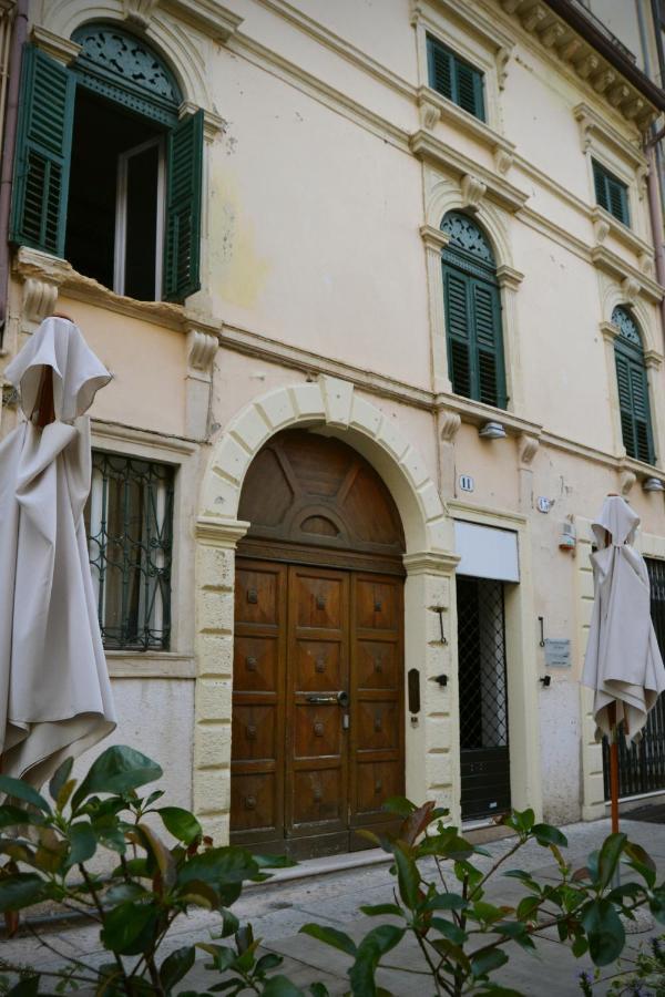 Gabrielli Rooms Et Apartments Sant Antonio Alloggio 4 M0230914084 Verona Exteriör bild
